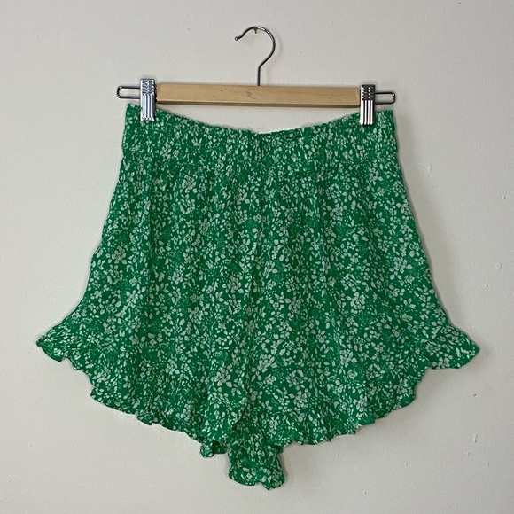 ‘Zara’ Green Floral Shorts - Picture 2 of 2